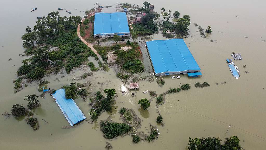 The flooded area near Poyang Lake due to torrential rains in Poyang county of Shangrao city in China's central Jiangxi province. © HECTOR RETAMAL/AFP via Getty Images