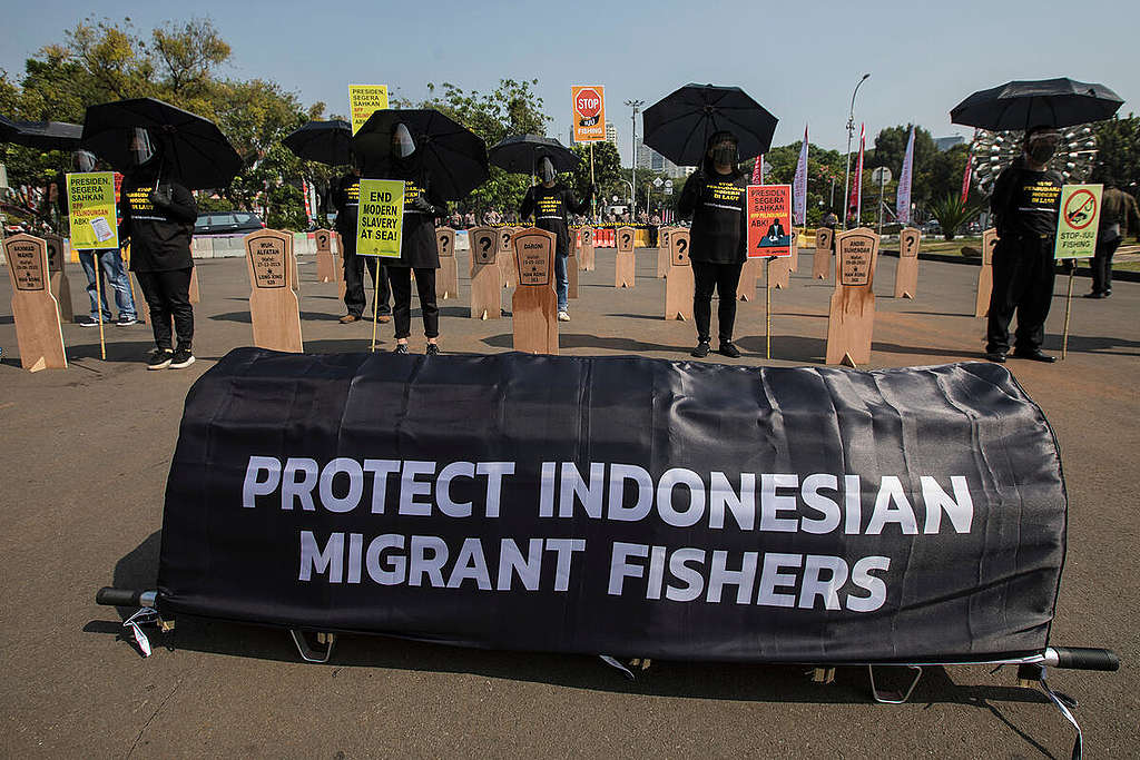 Modern slavery Of Indonesian fishers protest in Jakarta. © Adhi Wicaksono / Greenpeace