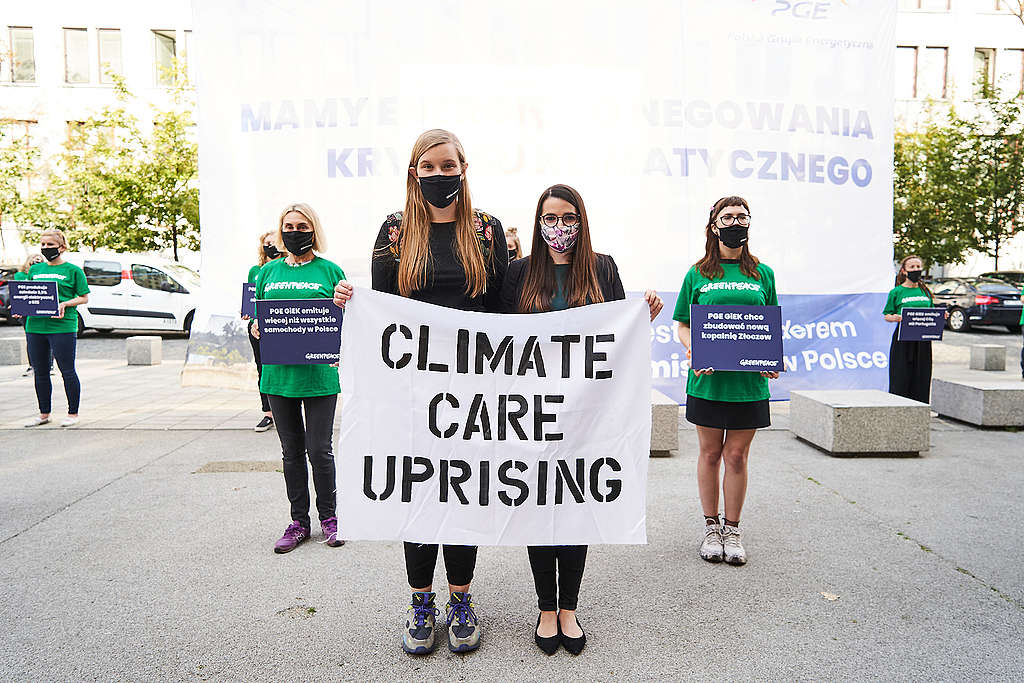 Polish activists stand up for the climate, in the climate care uprising. © Max Zieliński / Greenpeace Greenpeace Poland activists starting the Climate Care Uprising. © Max Zieliński / Greenpeace © Max Zieliński / Greenpeace