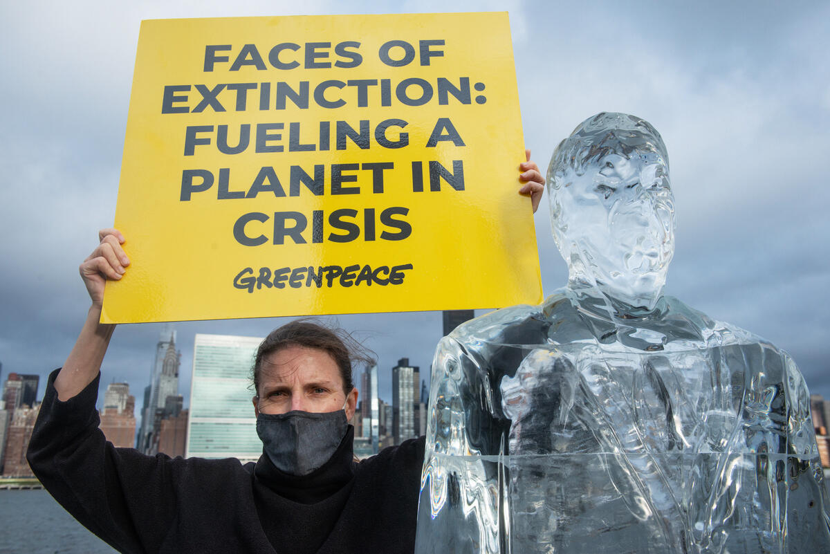 Ice Sculptures of Melting Leaders Trump and Bolsonaro. © Tracie Williams / Greenpeace