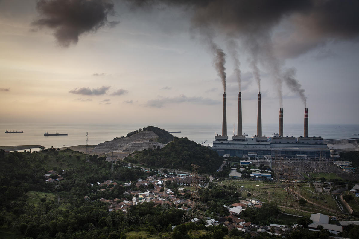 Coal Power Plants in Suralaya, Indonesia. © Ulet  Ifansasti / Greenpeace
