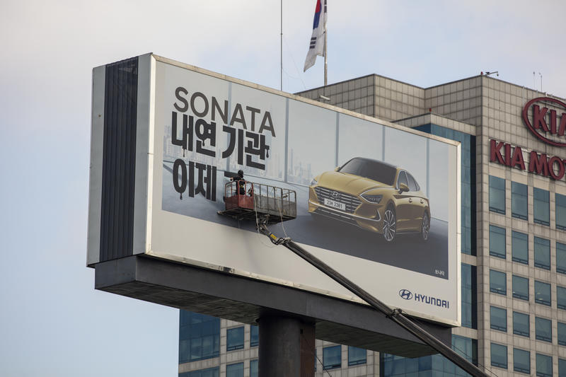 Sign Protest Over Hyundai Motor's Billboard in S. Korea. © Soojung Do / Greenpeace