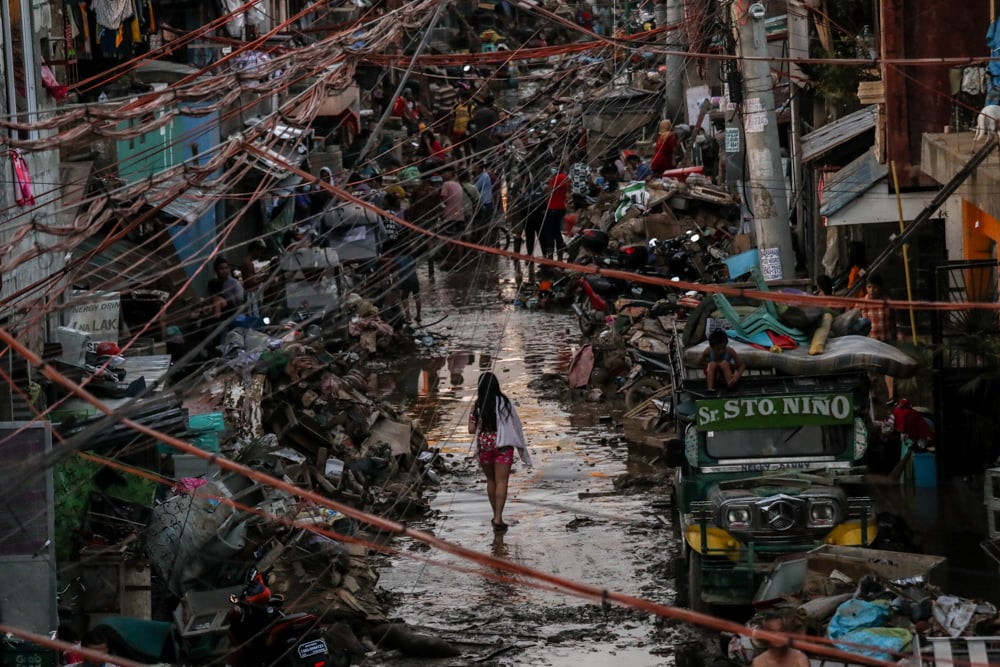Typhoon aftermath © Basilio H. Sepe / Greenpeace