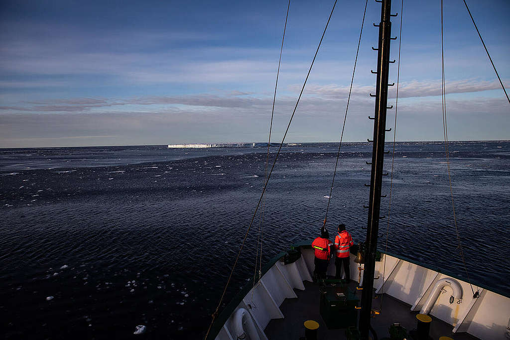 Arctic Sunrise in the Arctic Sea. © Daniella Zalcman / Greenpeace Arctic Sunrise in the Arctic Sea. © Daniella Zalcman / Greenpeace