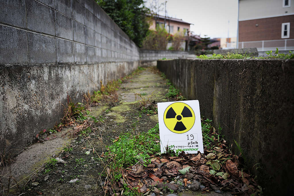 Radioactive Hot Spot in Watari. © Noriko Hayashi / Greenpeace