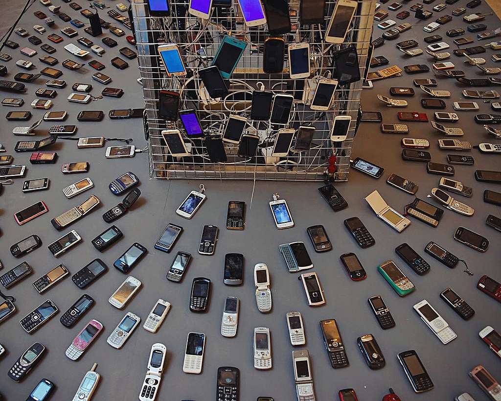 The Mobile Phone Resource Cycle Exhibition in Beijing. © Greenpeace / Yan Tu The Mobile Phone Resource Cycle Exhibition in Beijing. © Greenpeace / Yan Tu