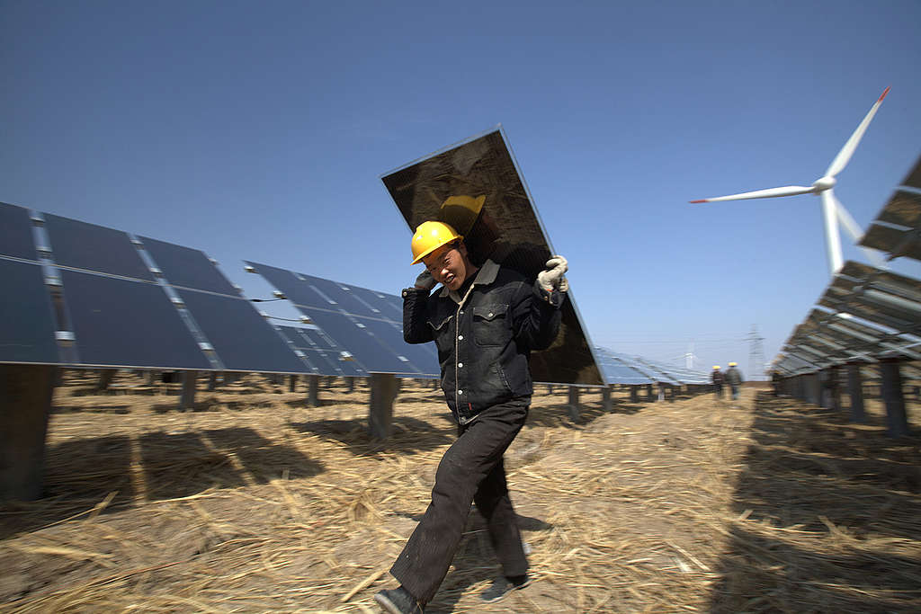 Workers at Dafeng Power Station. © Greenpeace / Zhiyong Fu