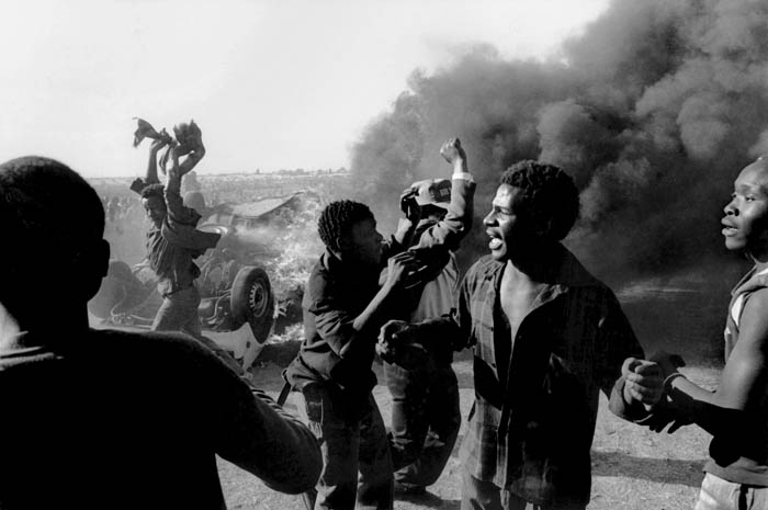 Anti Apartheid protest, South Africa. © Paul Weinberg, Wikimedia Comms CC 3.0 Anti Apartheid protest, South Africa. © Paul Weinberg, Wikimedia Comms CC 3.0