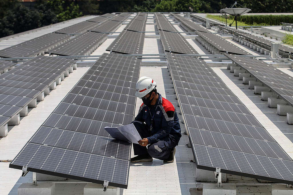 Solar Panel in Istiqlal Mosque, Jakarta. © Yorri / Greenpeace