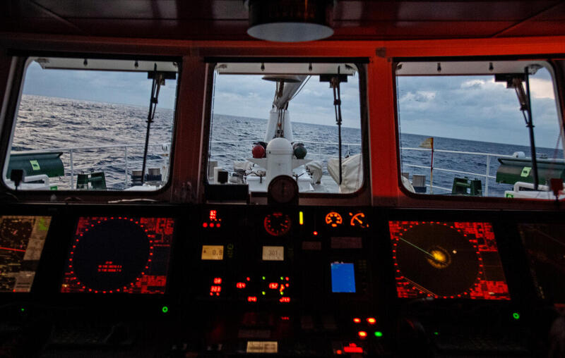 Rainbow Warrior in the Pacific. © Marten van Dijl / Greenpeace