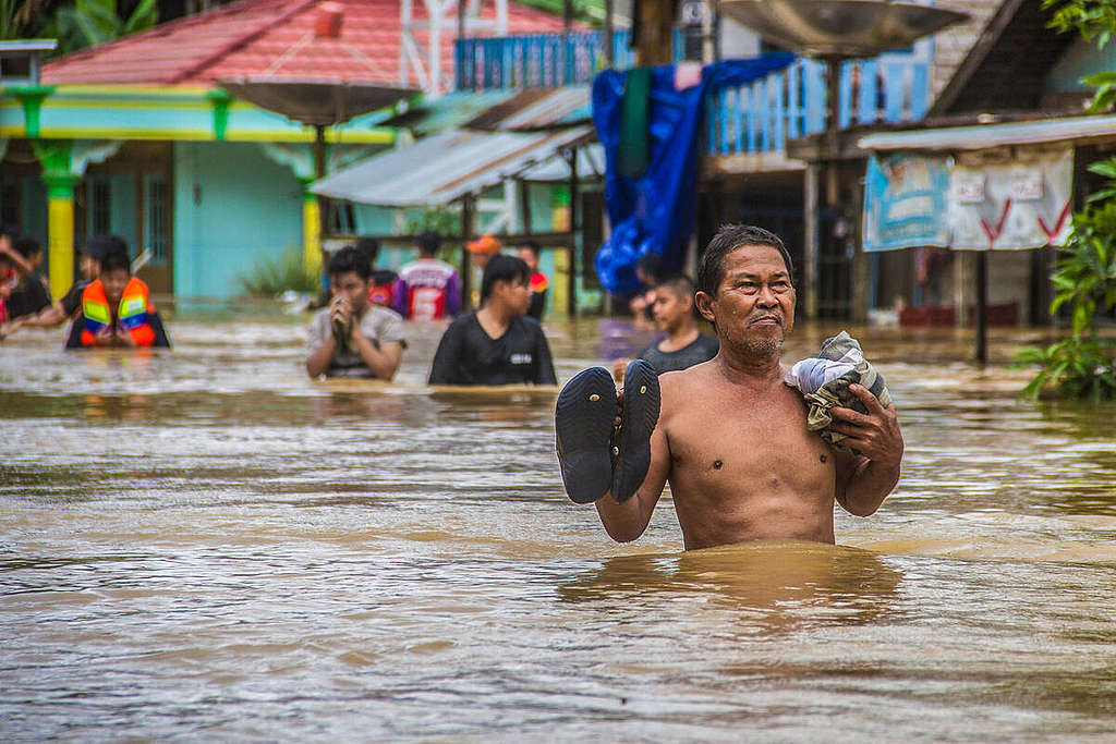 Floods in South Kalimantan. © Putra / Greenpeace Floods in South Kalimantan. © Putra / Greenpeace