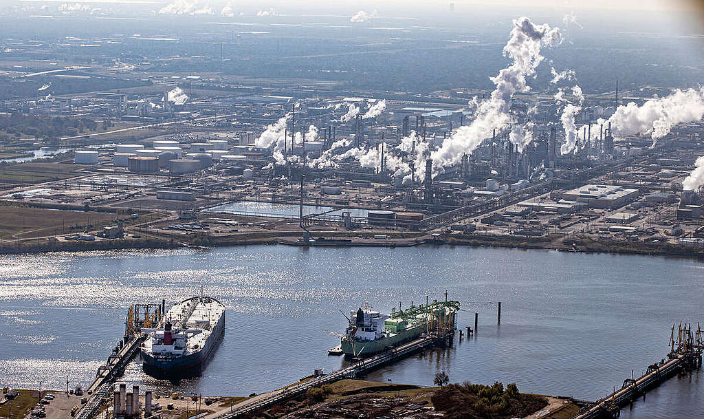 Ship Channel and Oil Facilities in Texas. © Aaron Sprecher / Greenpeace Ship Channel and Oil Facilities in Texas. © Aaron Sprecher / Greenpeace