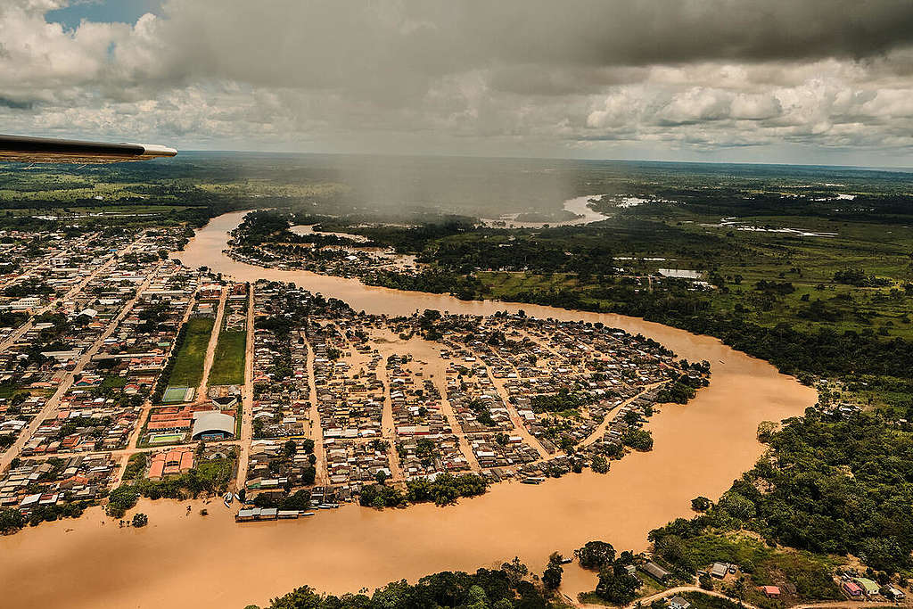 Overflight in Sena Madureira under Flood, Acre, Brazil. © Alexandre Noronha / Greenpeace