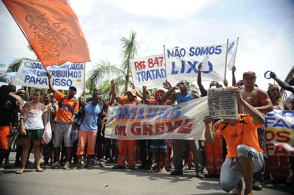 Street cleaners protest outside City Hall, Rio de Janeiro, Brazil. © Tânia Rêgo/ Agência Brasil Street cleaners protest outside City Hall, Rio de Janeiro, Brazil. © Tânia Rêgo/ Agência Brasil