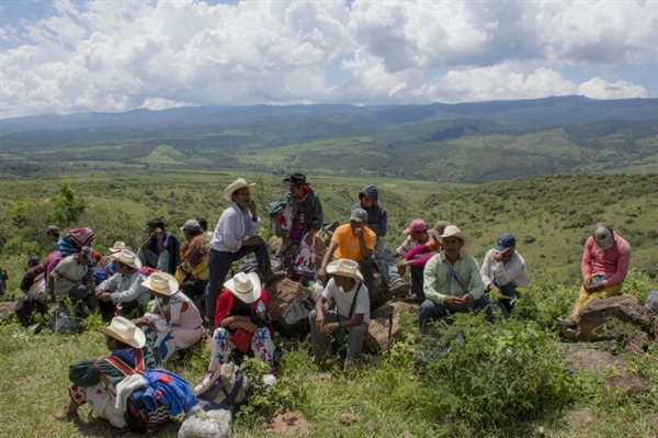 Wixárika community during reoccupation of ancestral lands. © Abraham Pérez Wixárika community during reoccupation of ancestral lands. © Abraham Pérez