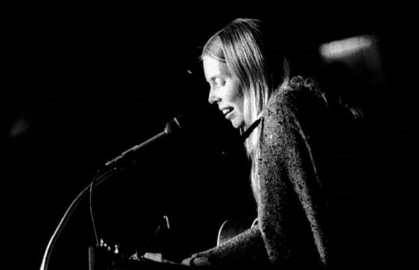 Joni Mitchell, Amchitka benefit, 1970. © George Diack, Vancouver Sun