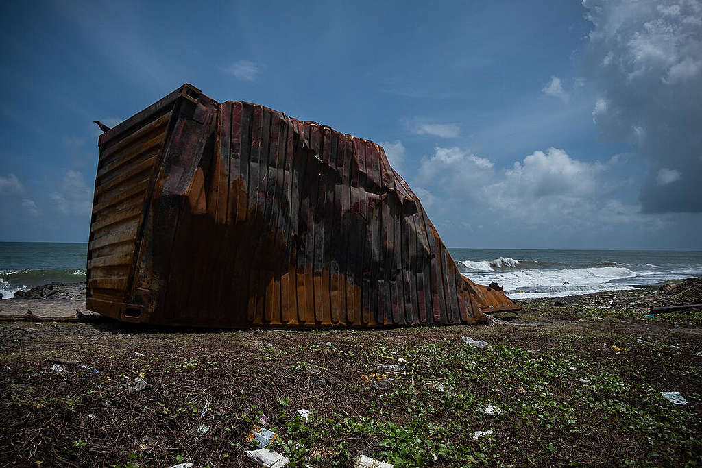 X-Press-Pearl Accident Aftermath in Sri Lanka. © Tashiya de Mel / Greenpeace