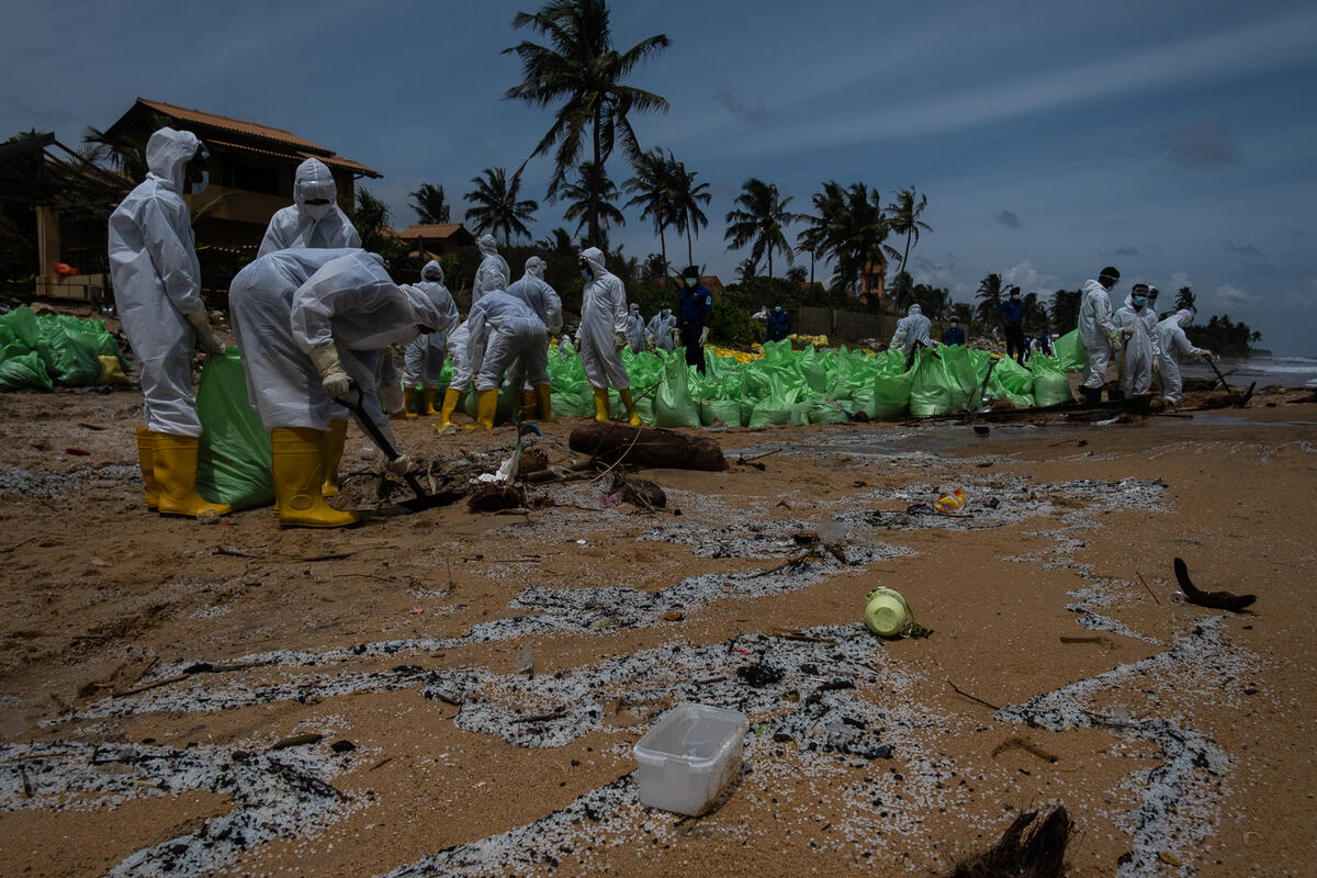 Microplastic Cleanup after X-Press-Pearl Accident in Sri Lanka. © Tashiya de Mel / Greenpeace