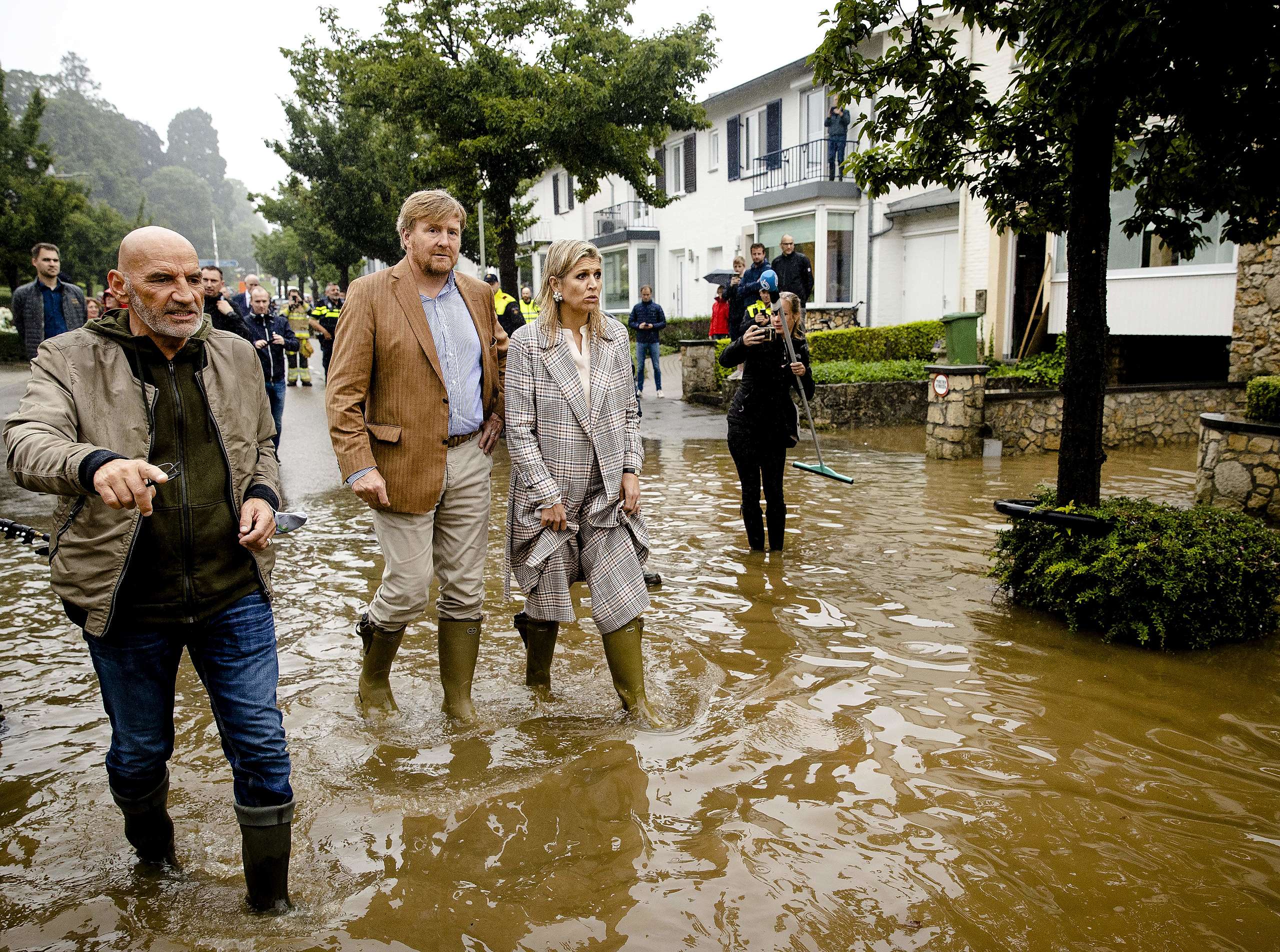King Willem-Alexander and Queen Maxima of the Netherlands inspect the damage caused by the storm in Valkenburg, southern Netherlands, on July 15, 2021. © Sem Van Der Wal/ANP/AFP/ Getty Images