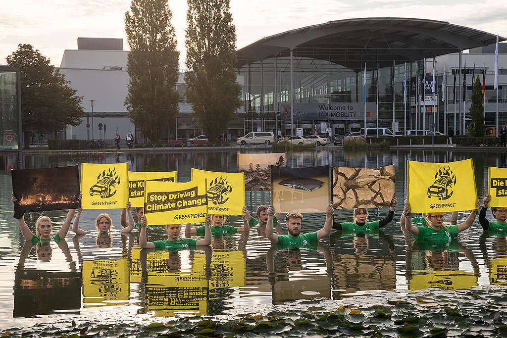 Protest at the IAA Mobility 2021 in Munich. © Gordon Welters / Greenpeace Protest at the IAA Mobility 2021 in Munich. © Gordon Welters / Greenpeace