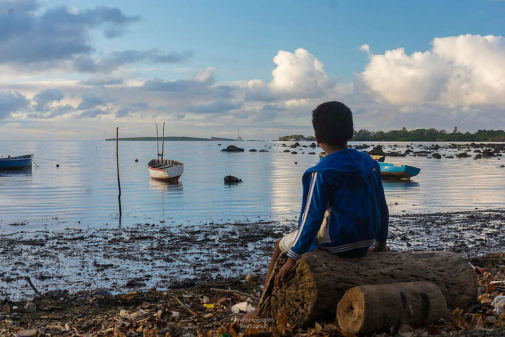 Mauritius Oil Spill in the Indian Ocean. © Rajiv Groochurn / Greenpeace