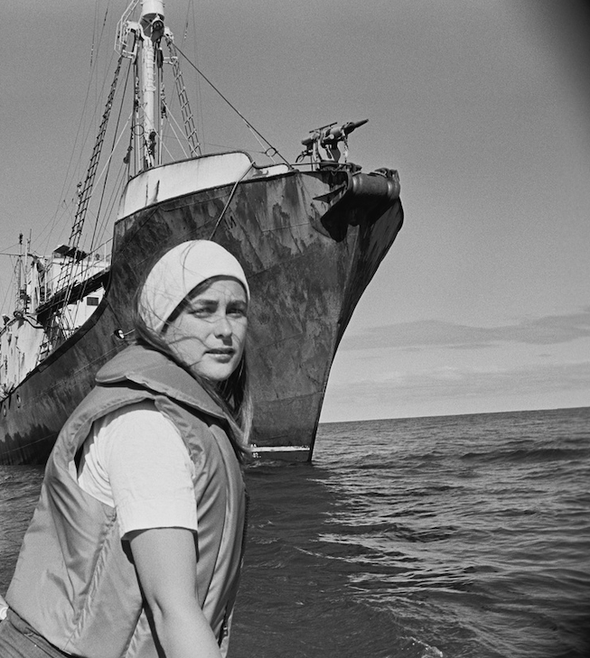 Bobbi Hunter and Russian harpoon boat, 1976. © Greenpeace / Rex Weyler