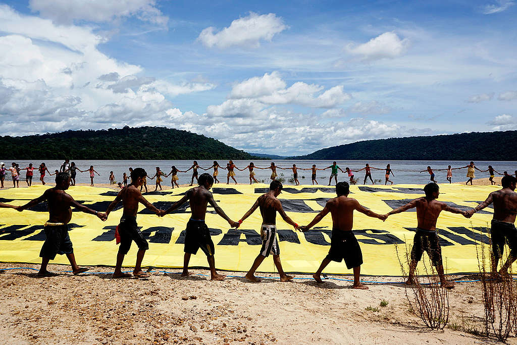 Greenpeace Joins the Munduruku to Protest Damming of Tapajós River. © Rogério Assis / Greenpeace