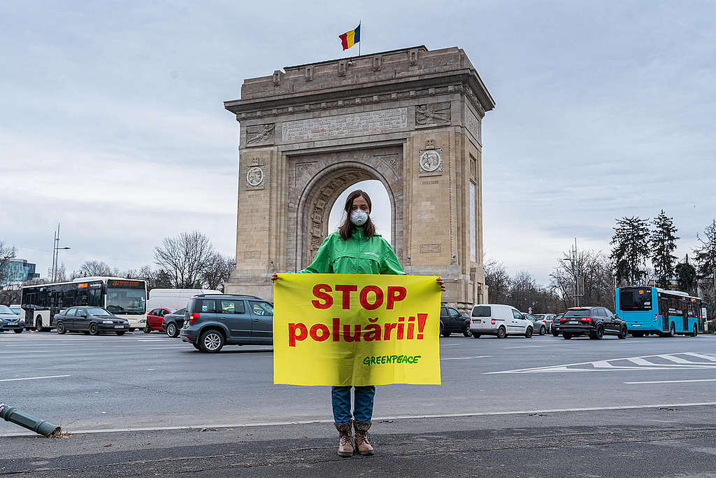 Clean Air Now Action in Bucharest, Romania. © Catalin Georgescu / Greenpeace