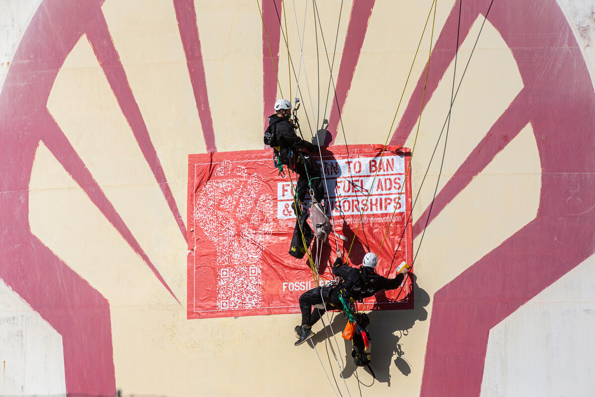 Greenpeace NL Blocks Oil Terminal and Launches Bid to Ban Fossil Fuel Ads in Europe. © Bart Hoogveld / Greenpeace