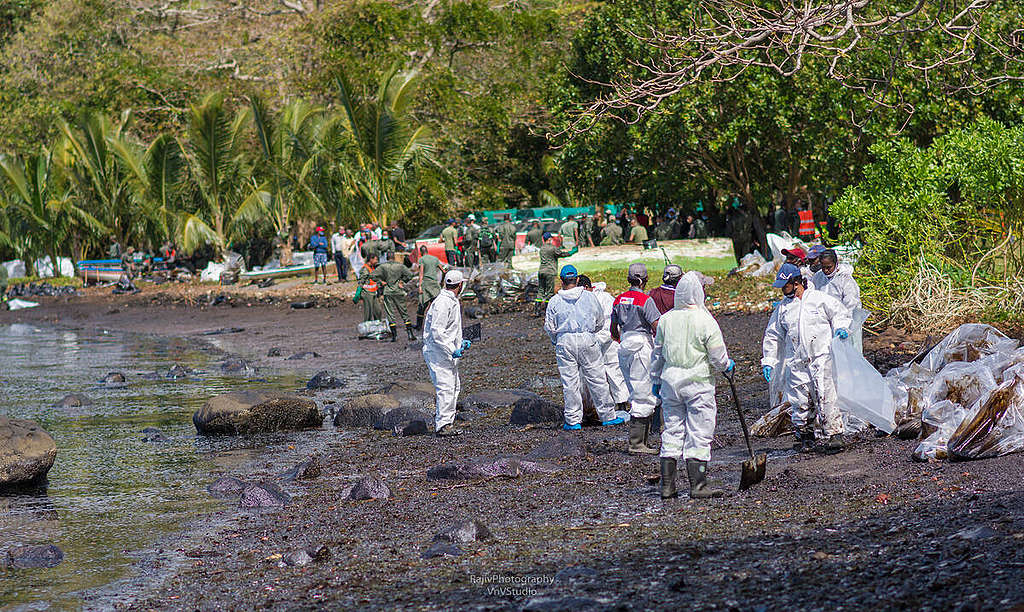 Mauritius Oil Spill in the Indian Ocean. © Rajiv Groochurn / Greenpeace