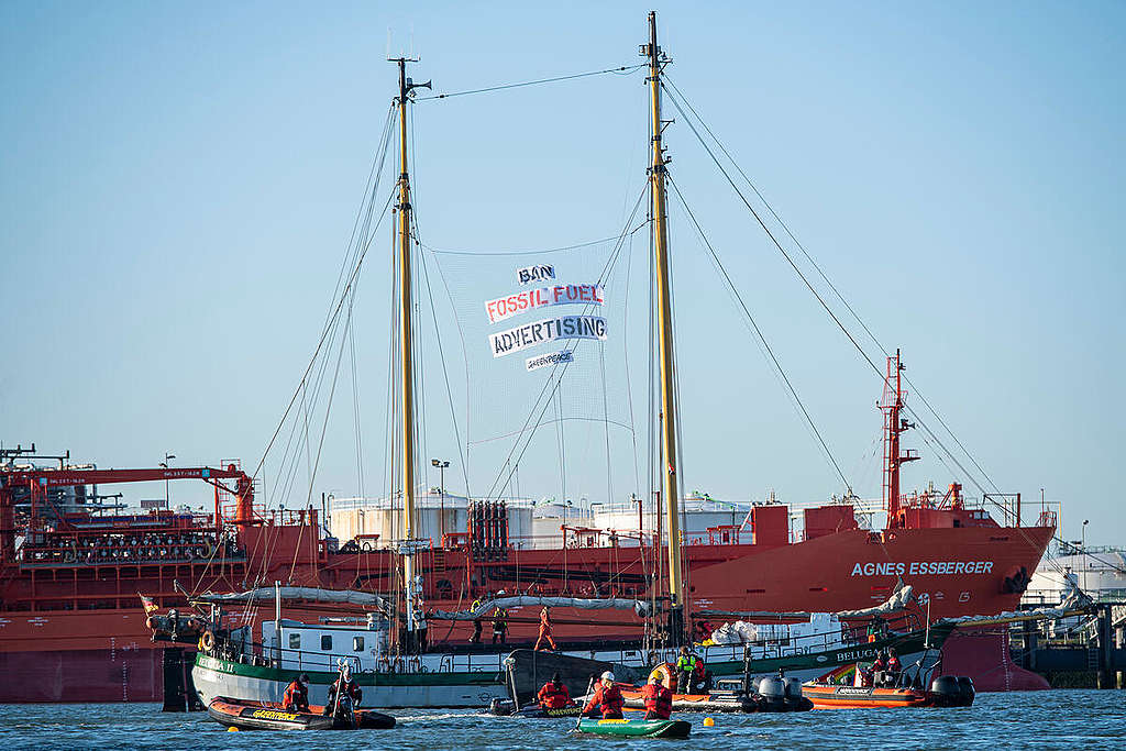 Greenpeace NL Blocks Oil Terminal and Launches Bid to Ban Fossil Fuel Ads in Europe. © Marten  van Dijl / Greenpeace