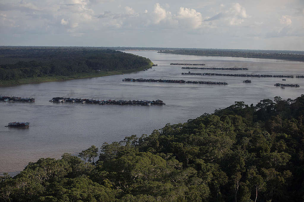 Gold Mining Rafts in the Madeira River in the Amazon in Brazil. © Bruno Kelly / Greenpeace