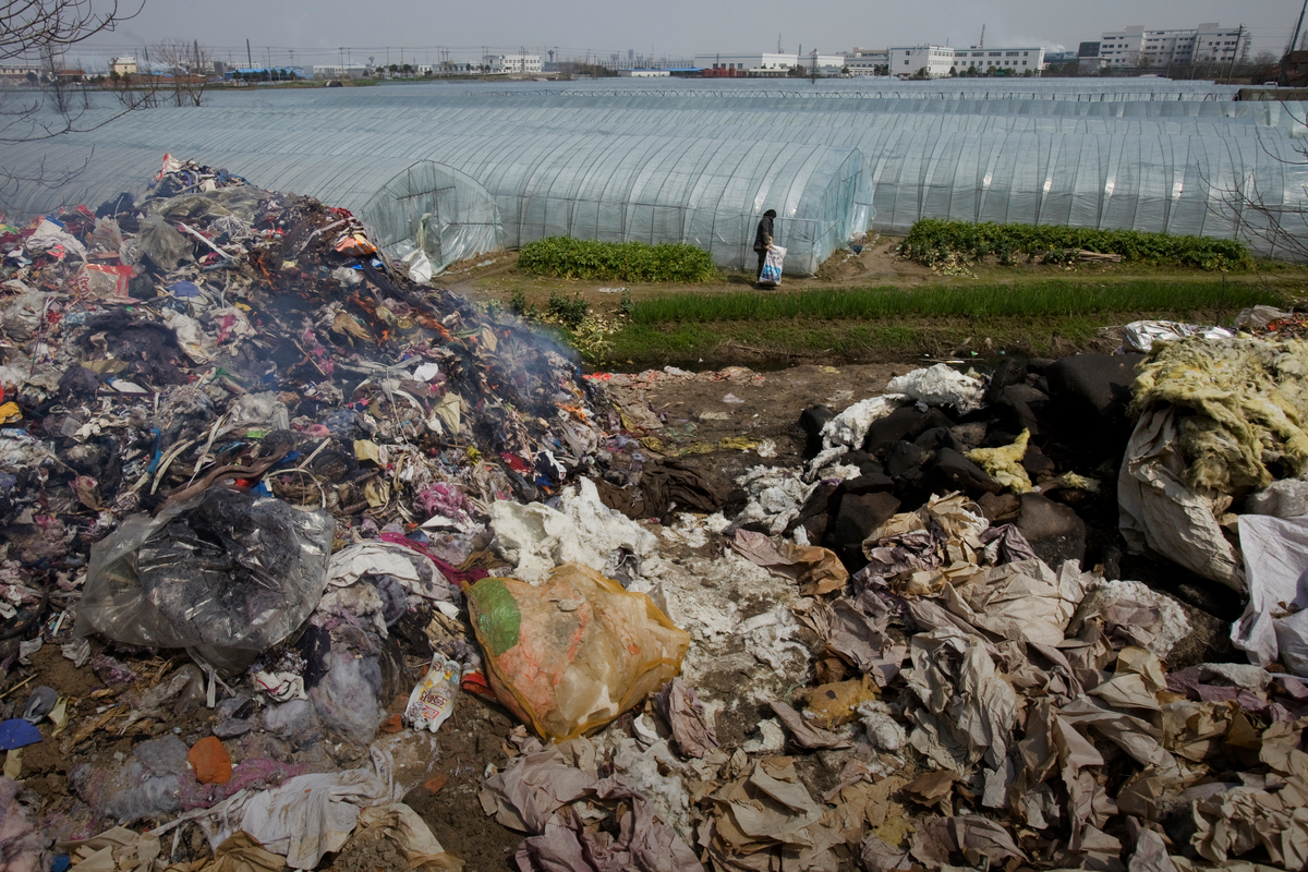 Farmland Near Factories in Shaoxing. © Lu Guang / Greenpeace