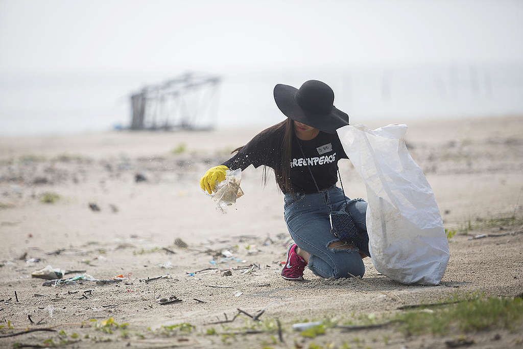 Plastic Brand Audit in Songkhla. © Chanklang  Kanthong / Greenpeace