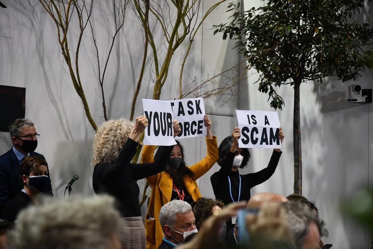 Offset Taskforce hit by protests at COP26. © Greenpeace