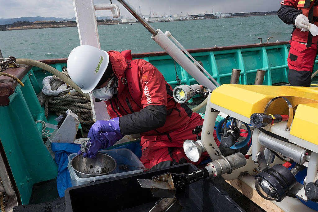 Jacob Namminga on Asakaze in Japan. © Christian Åslund / Greenpeace