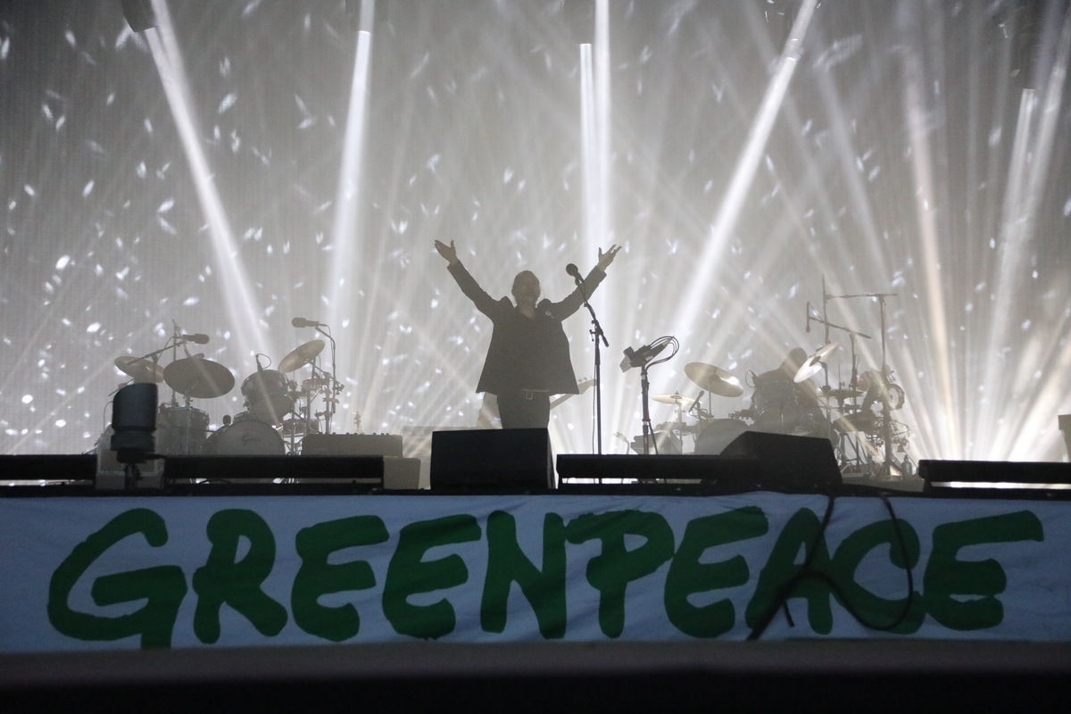 Radiohead at Glastonbury 2017. © Alex Stoneman / Greenpeace