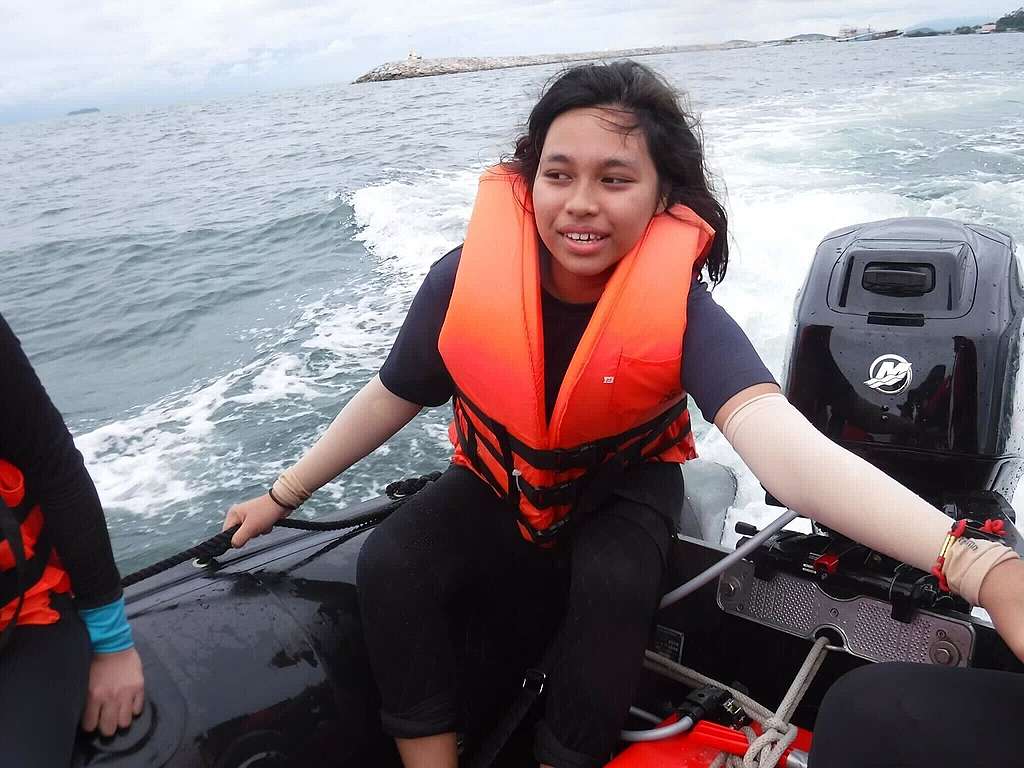 New volunteer Amika Jamjansri participating in her first boat training. New volunteer Amika Jamjansri participating in her first boat training.