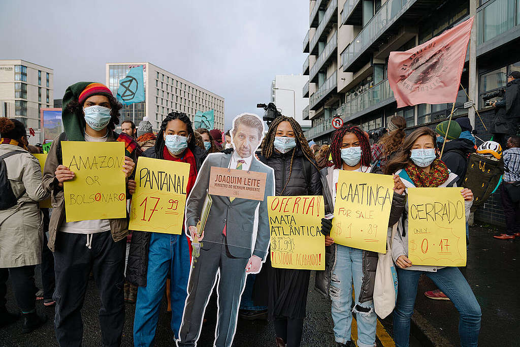 Joaquim Leite, the Brazilian Minister of No-Environment, in a Protest During COP 26 in Glasgow. © Marie Jacquemin / Greenpeace Joaquim Leite, the Brazilian Minister of No-Environment, in a Protest During COP 26 in Glasgow. © Marie Jacquemin / Greenpeace