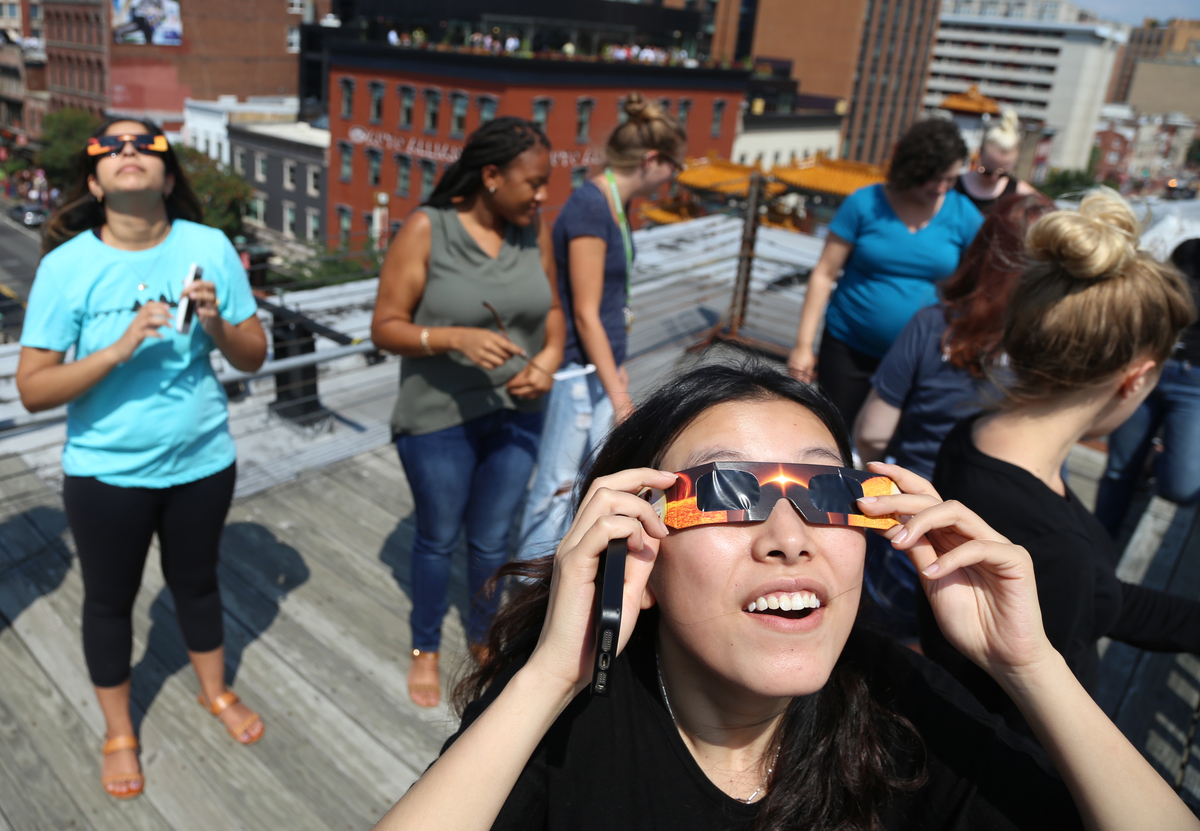 Solar Eclipse 2017 in Washington D.C. © Giselle Hardy / Greenpeace