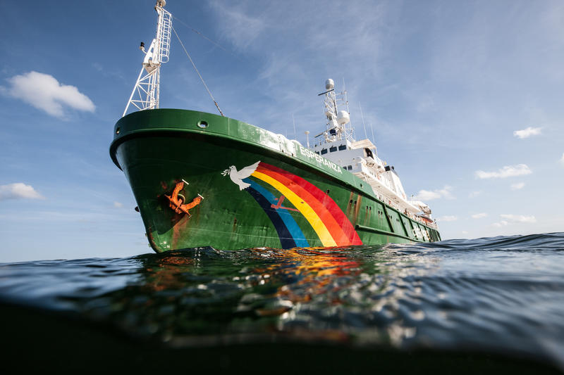 The Esperanza in French Guiana waters © Pierre Baelen / Greenpeace