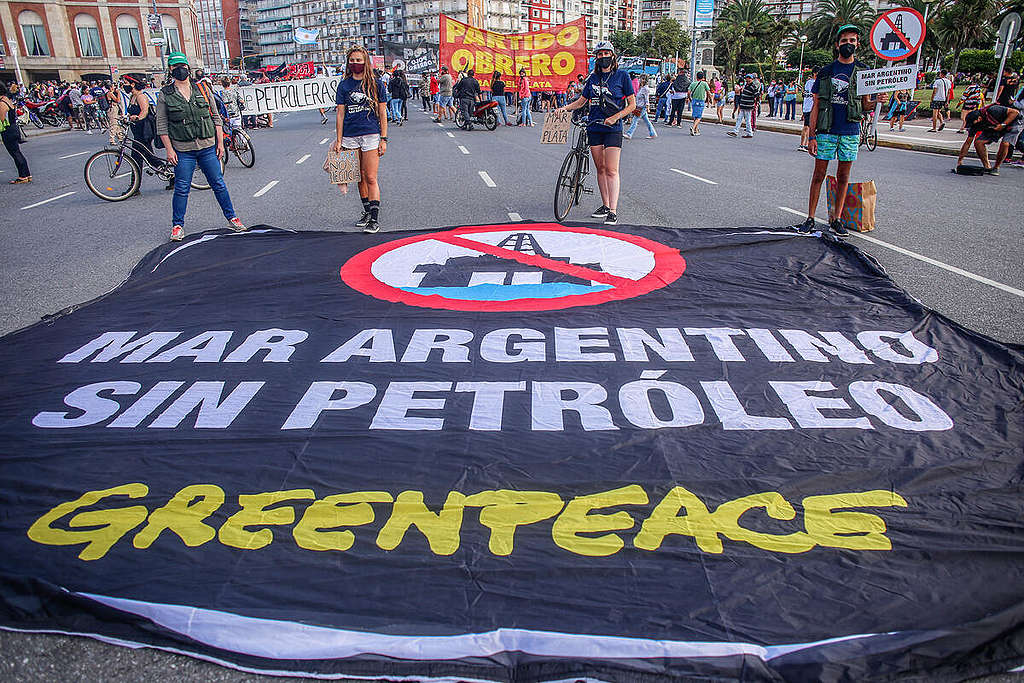 March in Mar del Plata against Offshore Oil Exploration Part 2. © Diego Izquierdo / Greenpeace