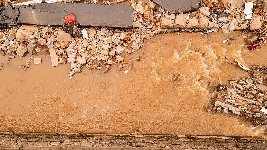 Storm Causes Landslides and Takes the Life of Over a Hundred People in Petrópolis, Brazil. © Thomas Mendel / Greenpeace