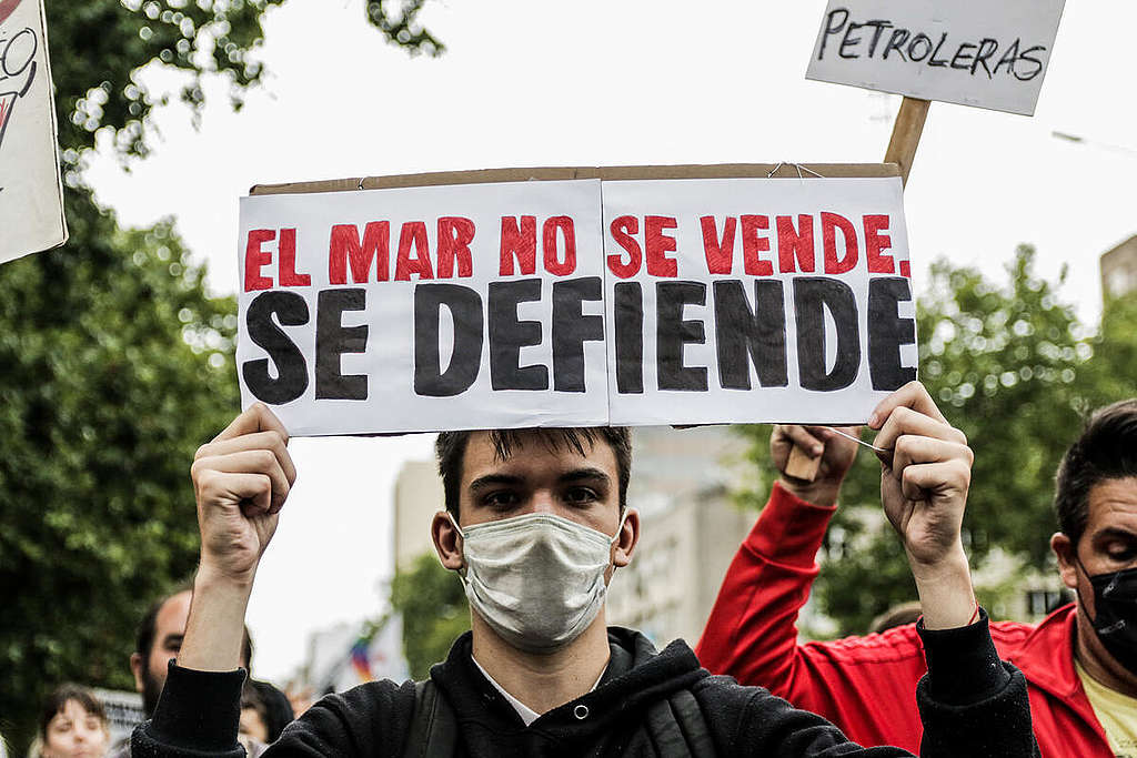 March in Mar del Plata against Offshore Oil Exploration. © Florencia Arroyos / Greenpeace