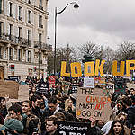 "Look up!" Demonstration for Climate and Social Justice in  Paris. © Denis Meyer / Greenpeace