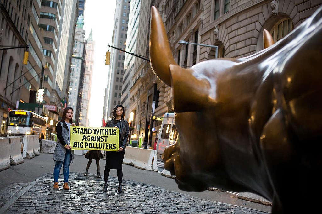 Standing Up to Big Oil and Gas on Wall Street in New York. © Michael Nagle / Greenpeace Standing Up to Big Oil and Gas on Wall Street in New York. © Michael Nagle / Greenpeace