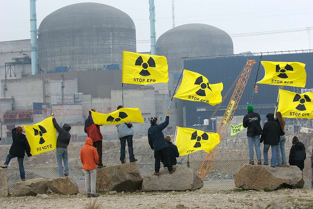 Nuclear Action at Construction Site of Proposed Water Reactor in France. © Greenpeace / Pierre Gleizes Nuclear Action at Construction Site of Proposed Water Reactor in France. © Greenpeace / Pierre Gleizes