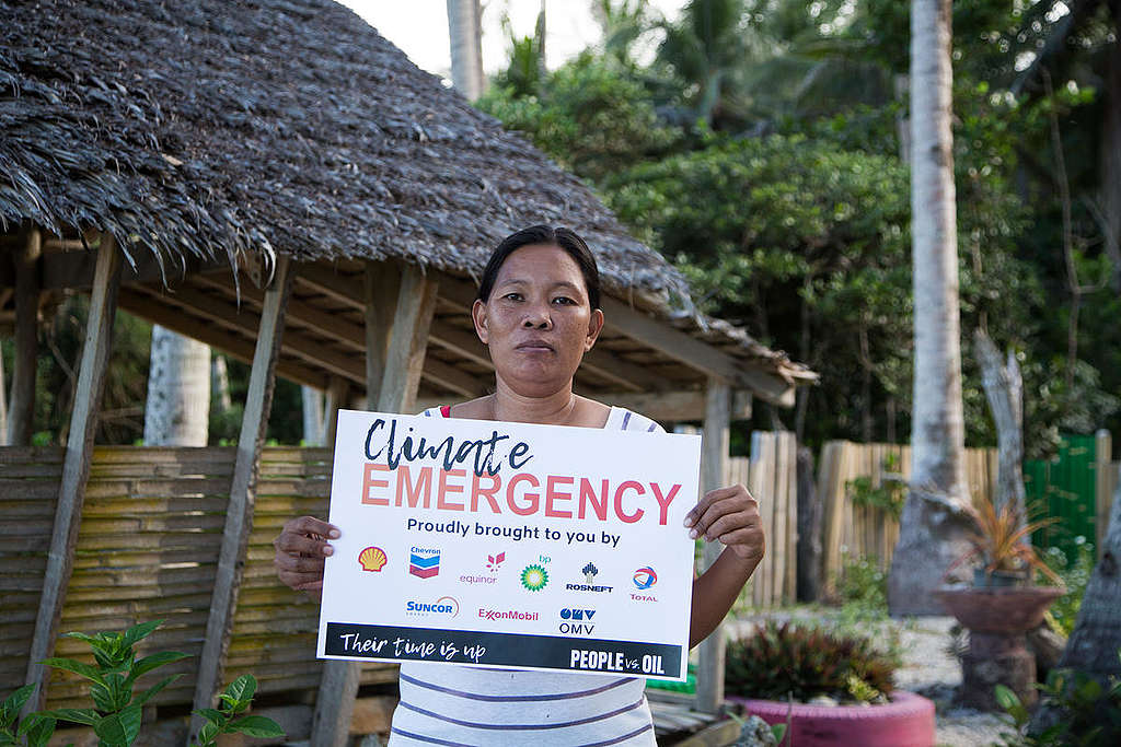 Petitioner from Alabat Island, Philippines. © Grace Duran-Cabus / Greenpeace Petitioner from Alabat Island, Philippines. © Grace Duran-Cabus / Greenpeace