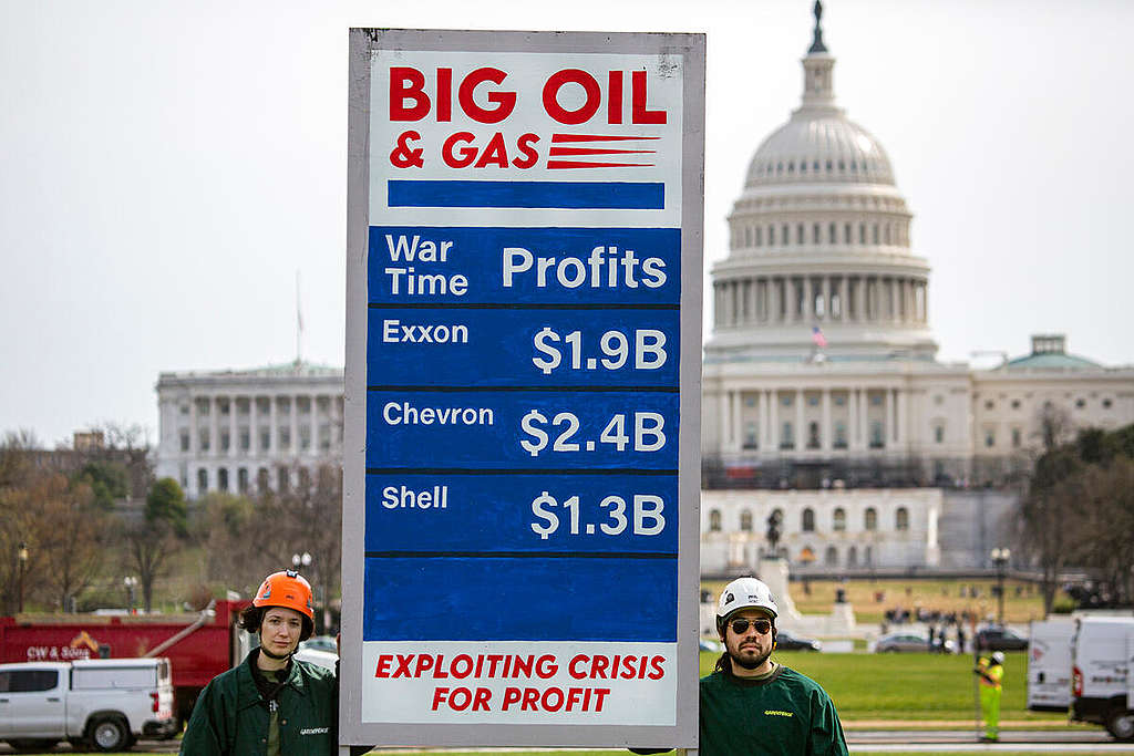 Oil and Gas Company Profits in the US. © Tim Aubry / Greenpeace