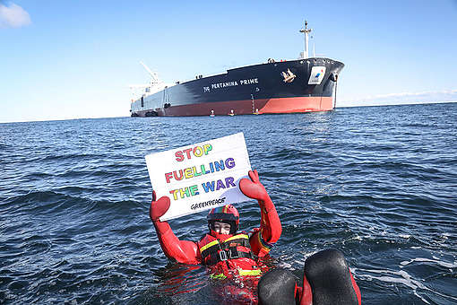Peaceful Action Confronting Russian Oil Transportation in Denmark. © Kristian Buus / Greenpeace